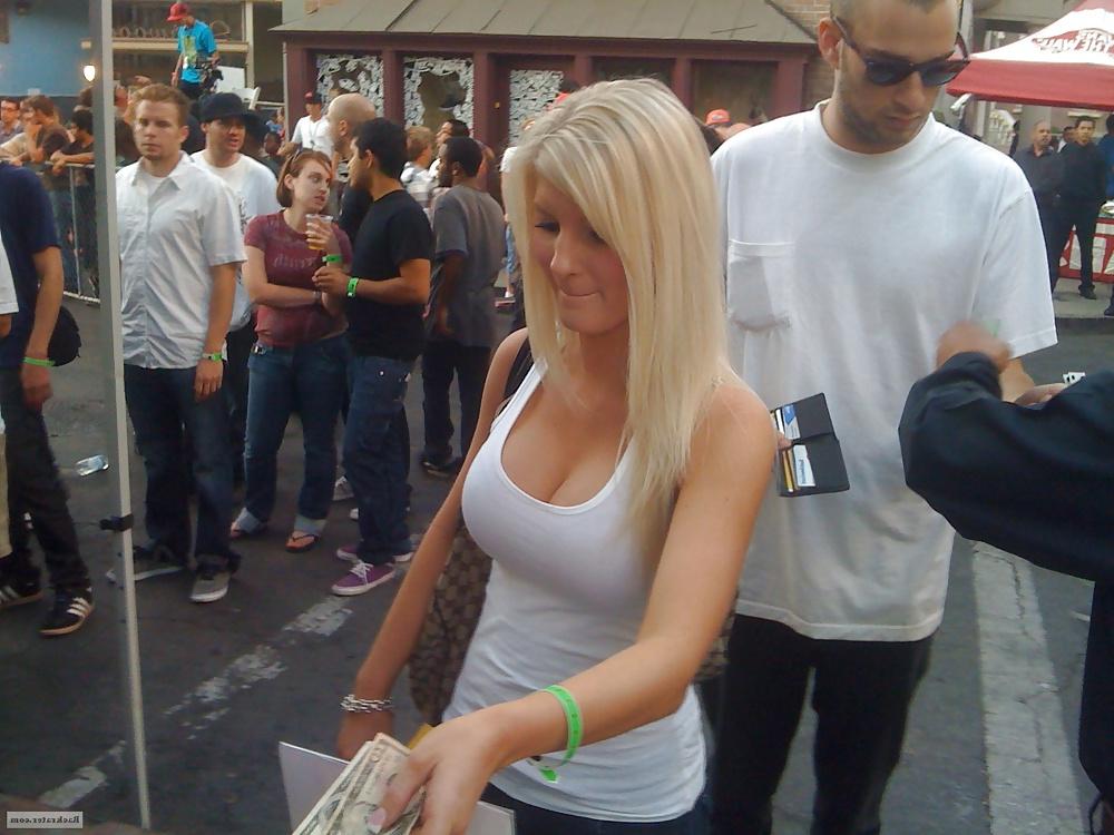 25P Cleavage & Stuff..