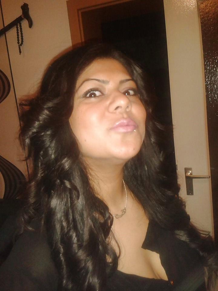 15P Turkish Barbies! On which face would you cum?