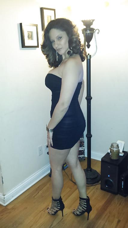 20P Gorgeous latina milf