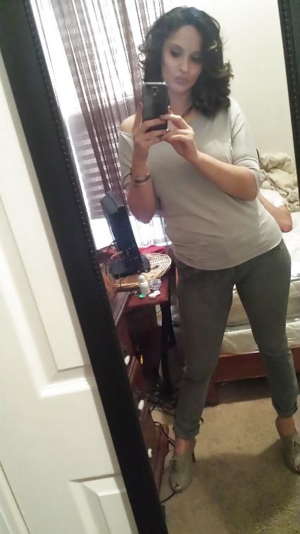 20P Gorgeous latina milf