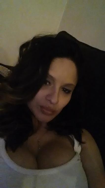 20P Gorgeous latina milf