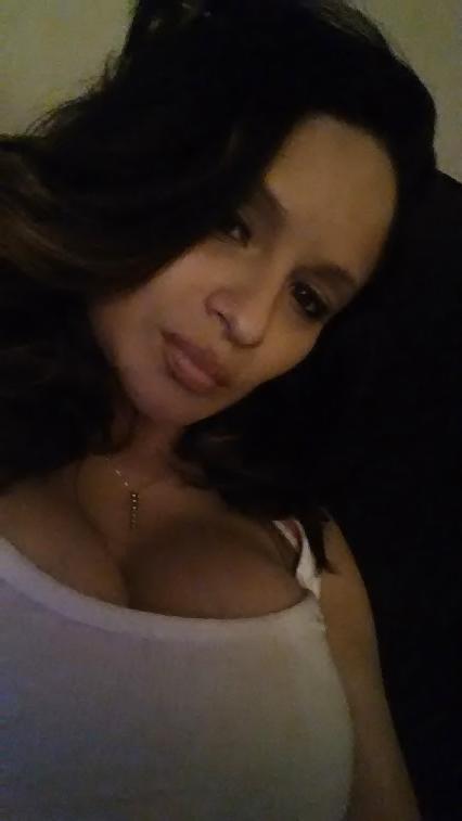 20P Gorgeous latina milf