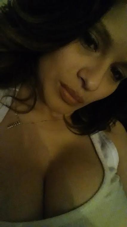 20P Gorgeous latina milf