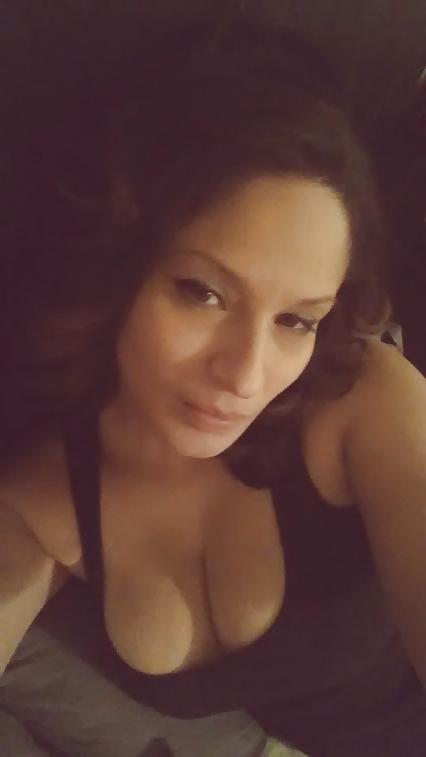 20P Gorgeous latina milf
