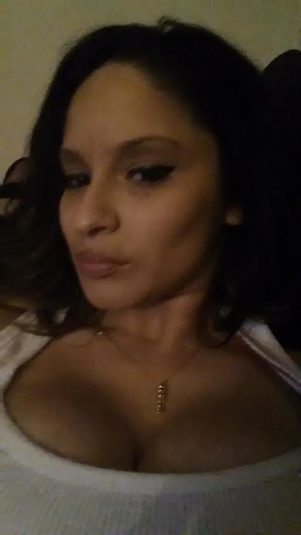 20P Gorgeous latina milf