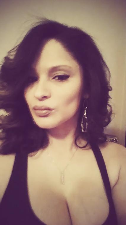 20P Gorgeous latina milf