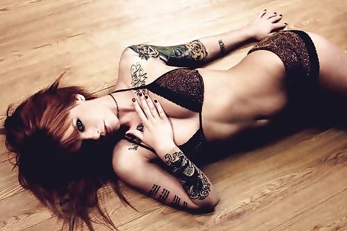 25P Alternative girls. Tattoos and Gothic, some lesbian.