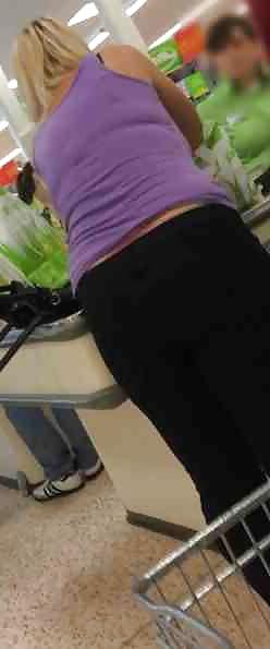 6P Hot chubby blond showing slight thong slip 