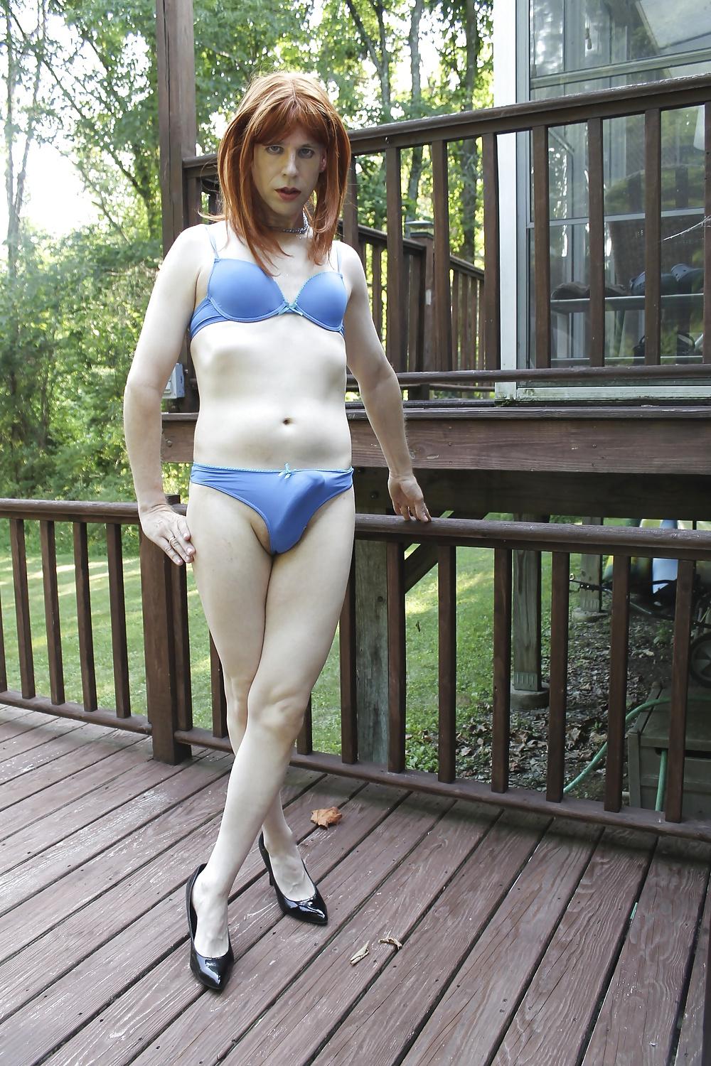 9P Outside in my underwear