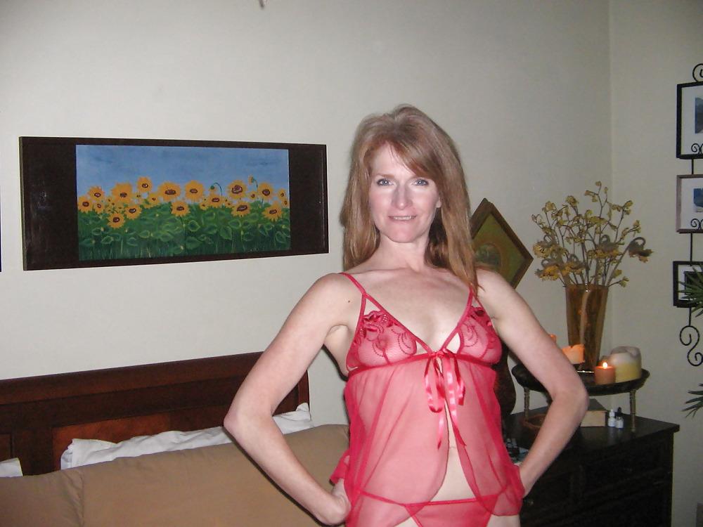 15P Sexy Wife in Red Lingerie