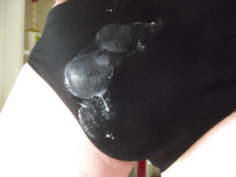 12P Ejaculation dans la culotte       Cumshots in the panties