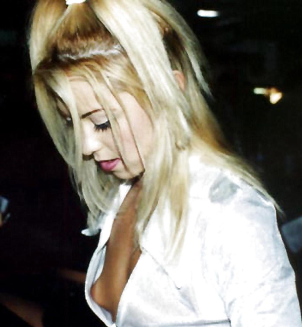 25P Braless in public (do they think well notice?)