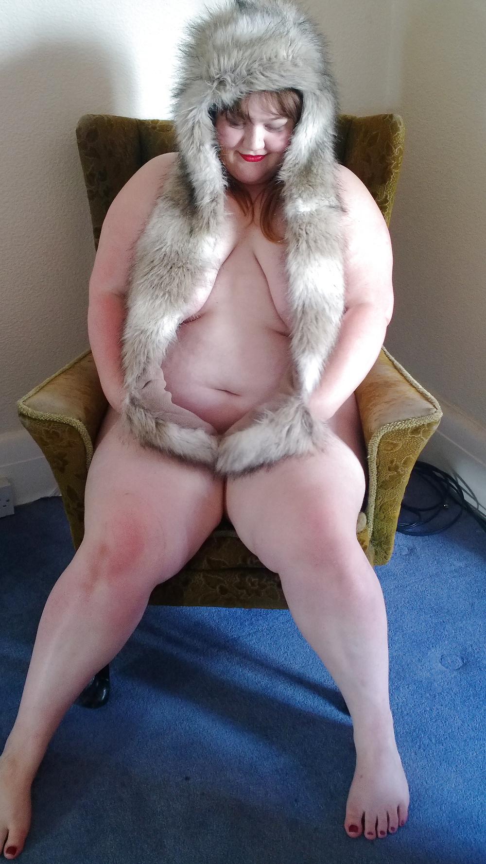 25P Tim Tess 27B Hairy BBW gets ready for bed
