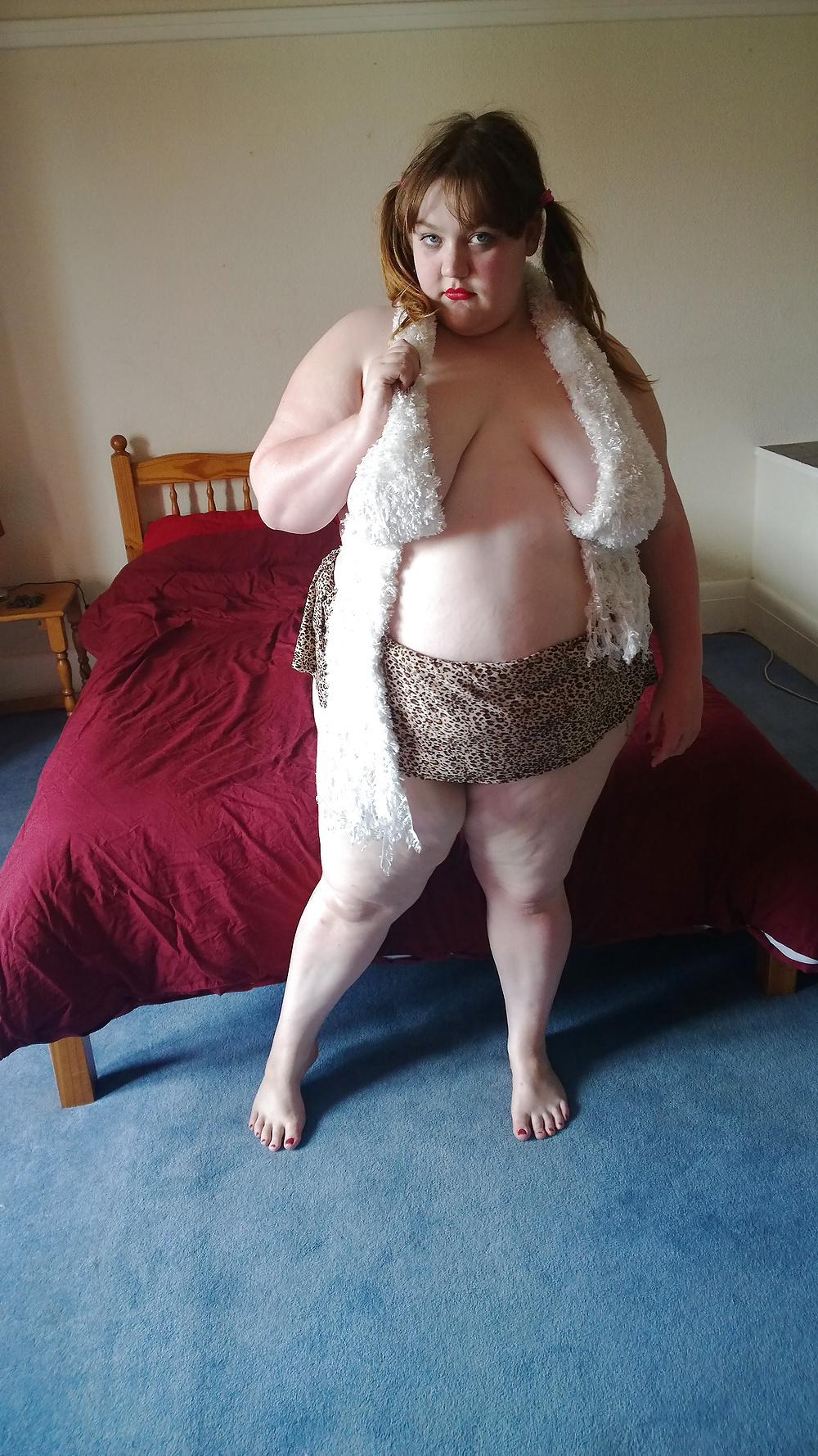 25P Tim Tess 27B Hairy BBW gets ready for bed