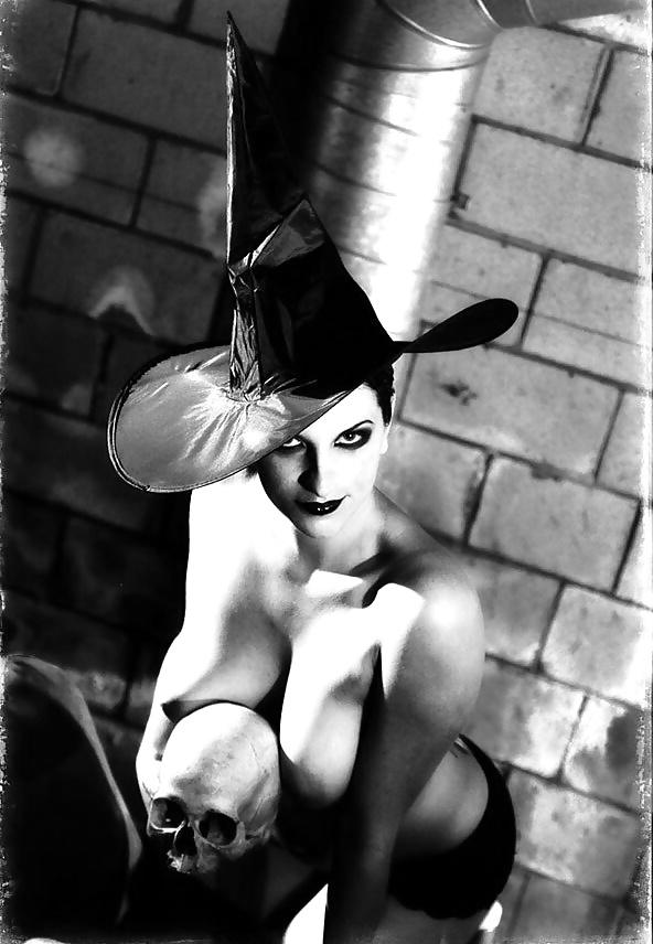 25P My Dark Lezdom Images