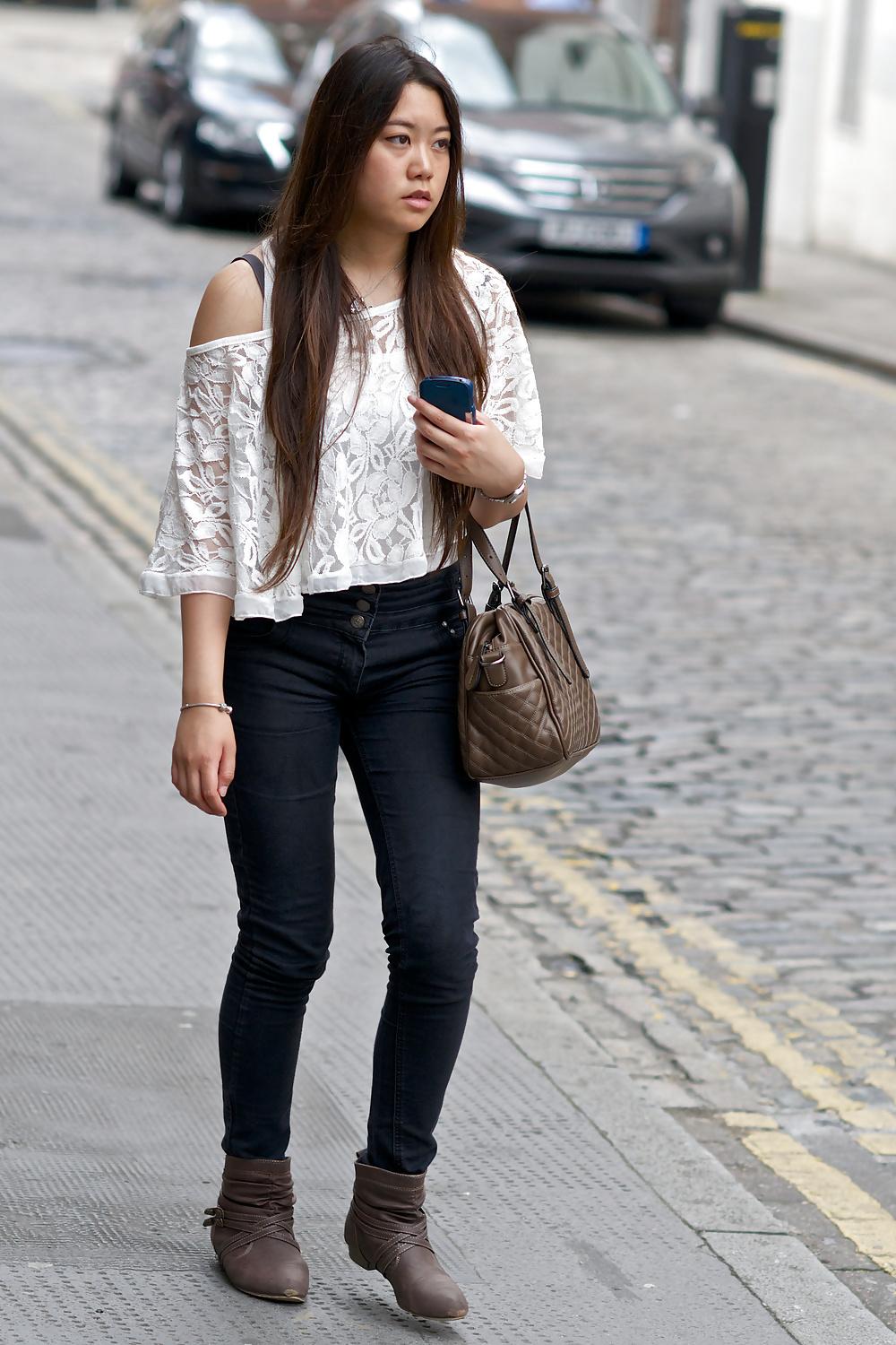 7P British Girls on the Street