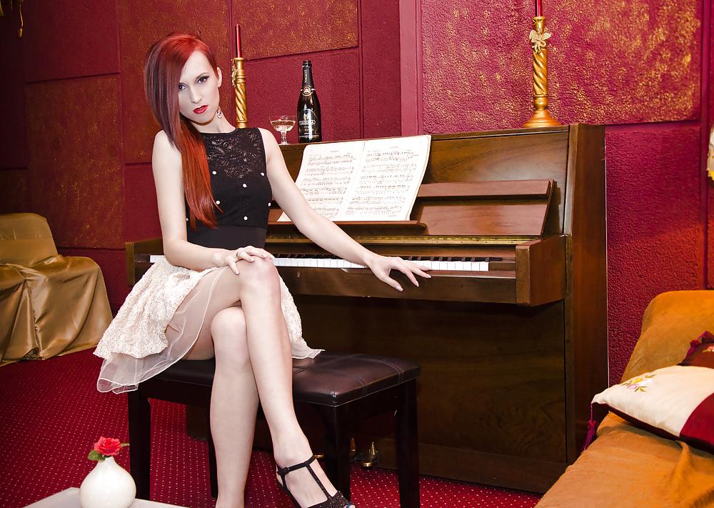 23P Sexy , classy Evie !