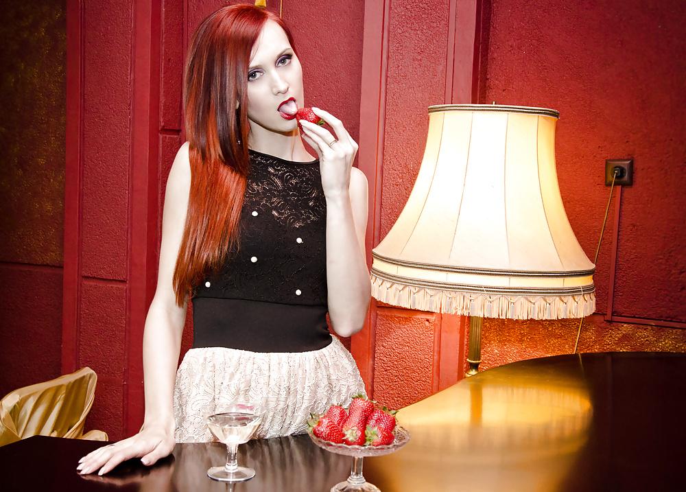 23P Sexy , classy Evie !