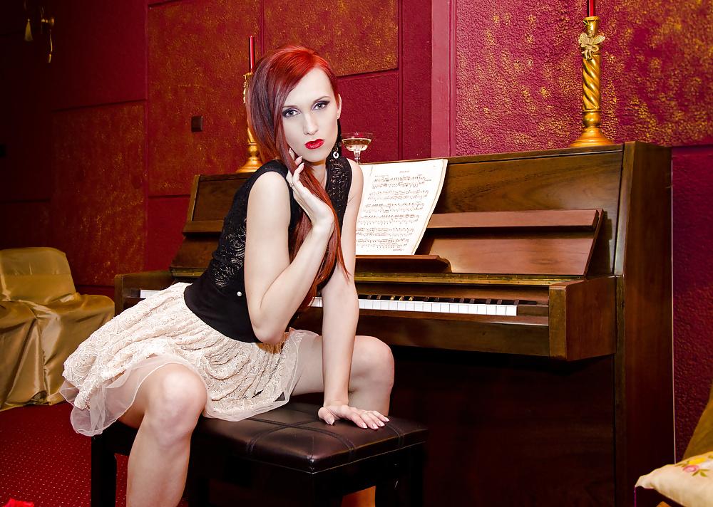 23P Sexy , classy Evie !