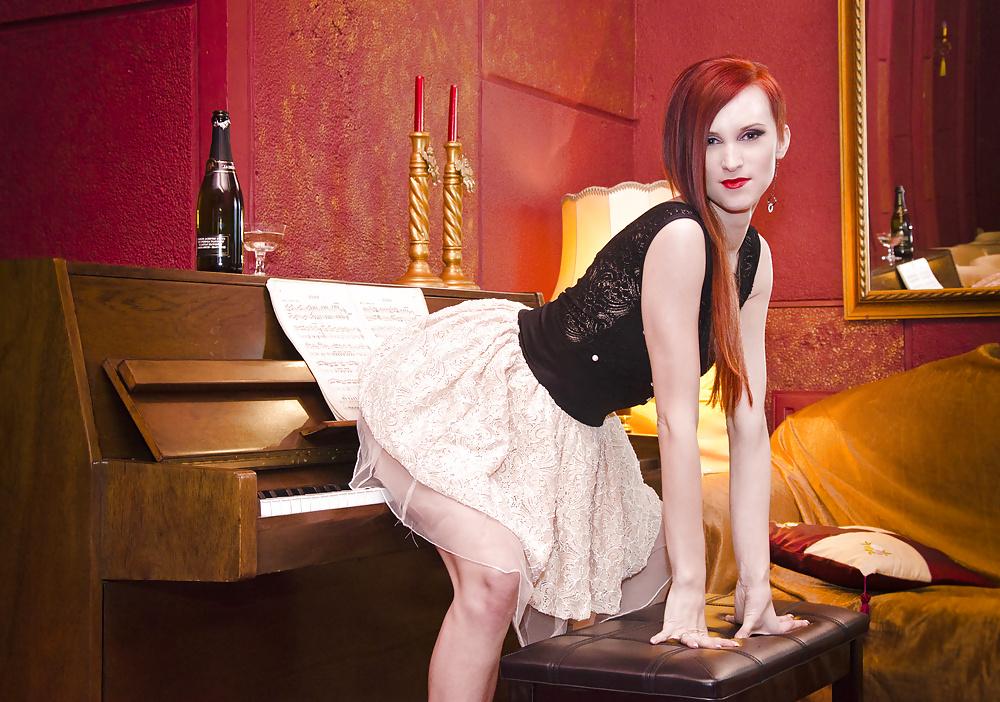 23P Sexy , classy Evie !