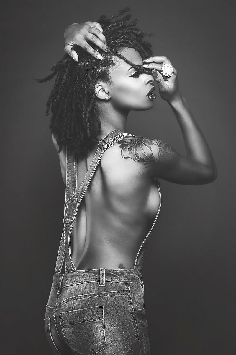 12P BLACK BEAUTIES VOL.17