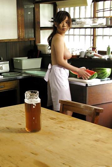 25P Babes In The Kitchen