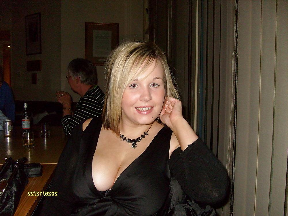 25P Teen cleavage