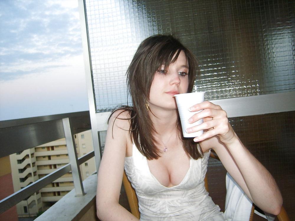 25P Teen cleavage