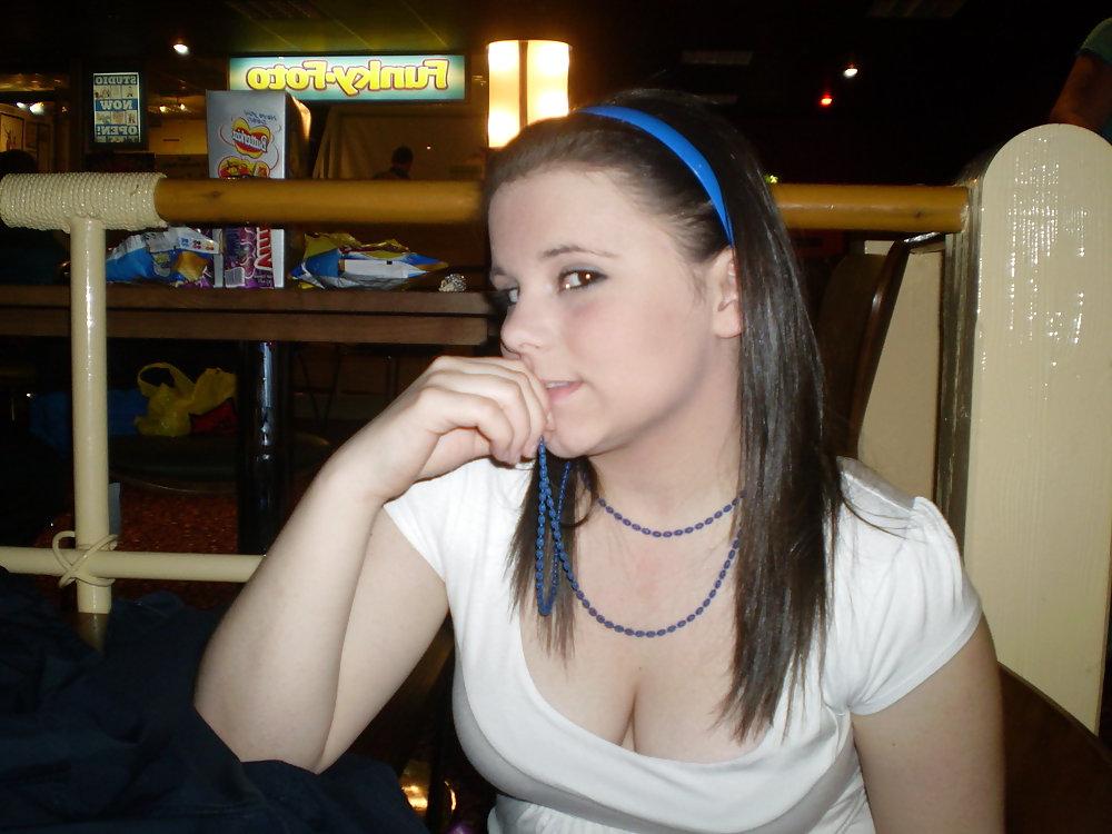 25P Teen cleavage