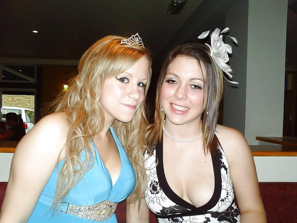 25P Teen cleavage