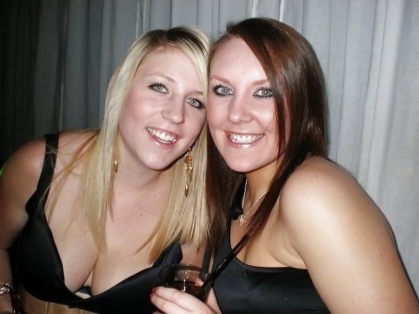 25P Teen cleavage