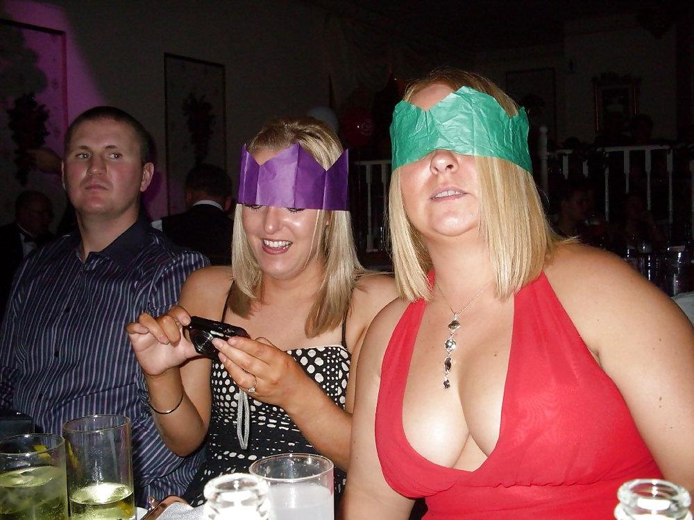 25P Teen cleavage