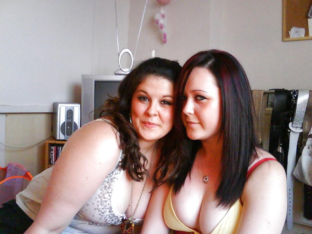 25P Teen cleavage