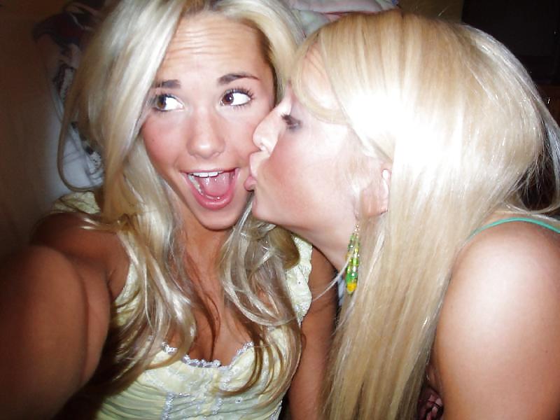 25P Girls Kissing Girls 6