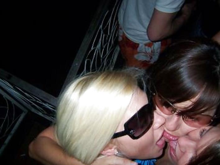 25P Girls Kissing Girls 6