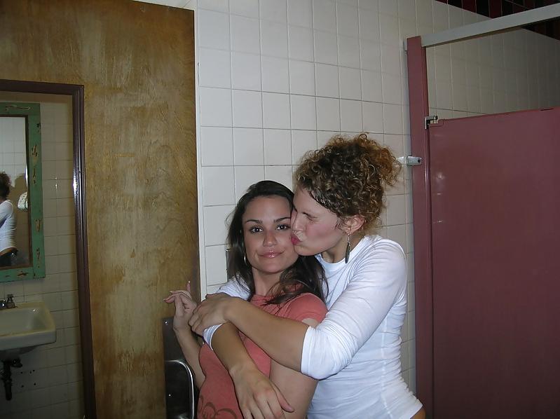 25P Girls Kissing Girls 6