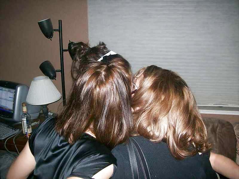 25P Girls Kissing Girls 6