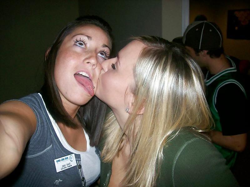 25P Girls Kissing Girls 6
