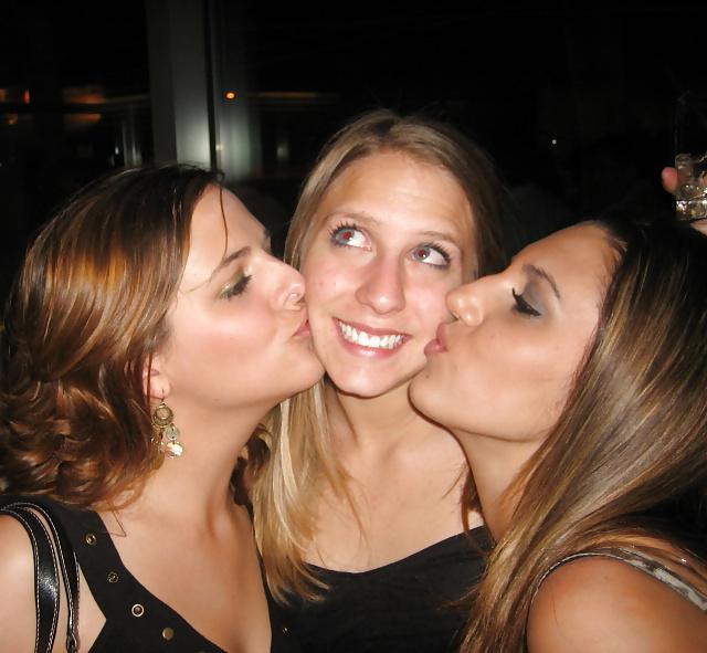 25P Girls Kissing Girls 6