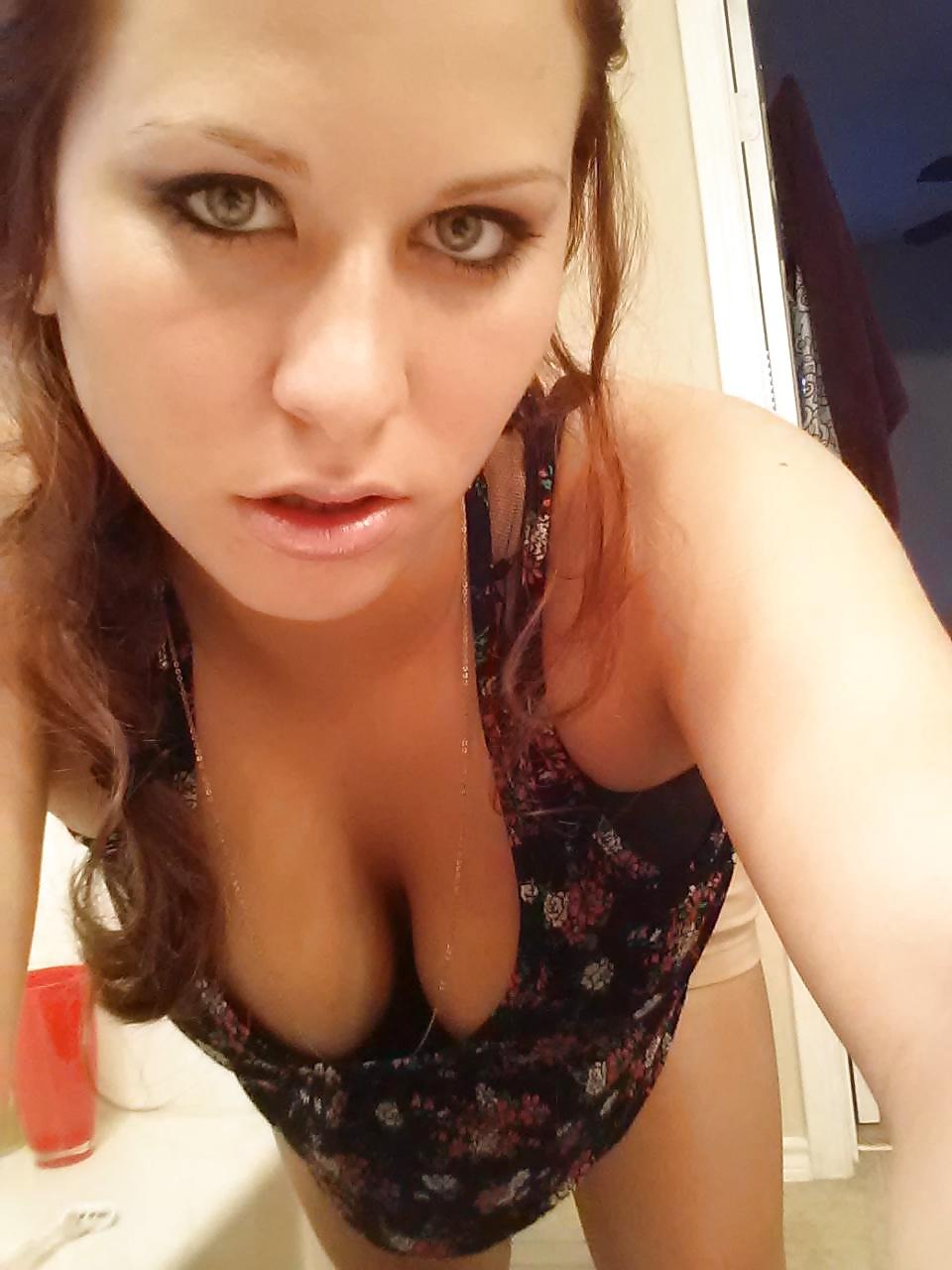 19P Sexy Cleavage - Mojitog