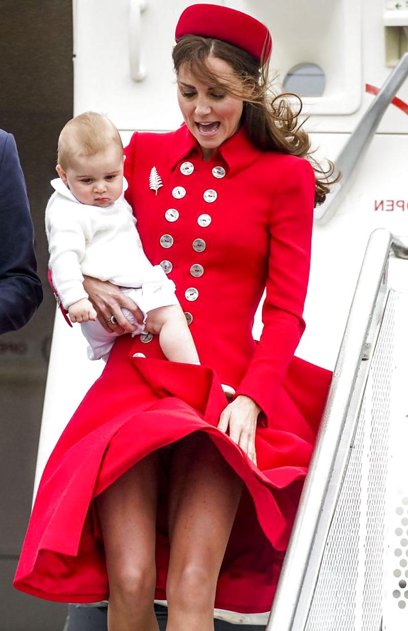 16P British royals upskirt