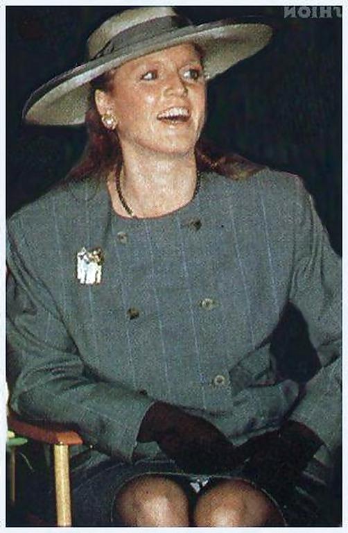16P British royals upskirt