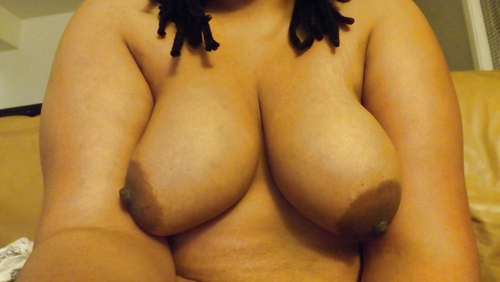 8P Thick black girl with big boobs.