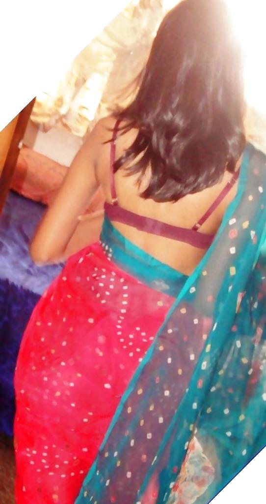 21P Desi boob and Cleavage