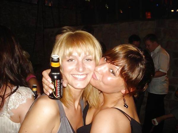 25P Girls Kissing Girls 11