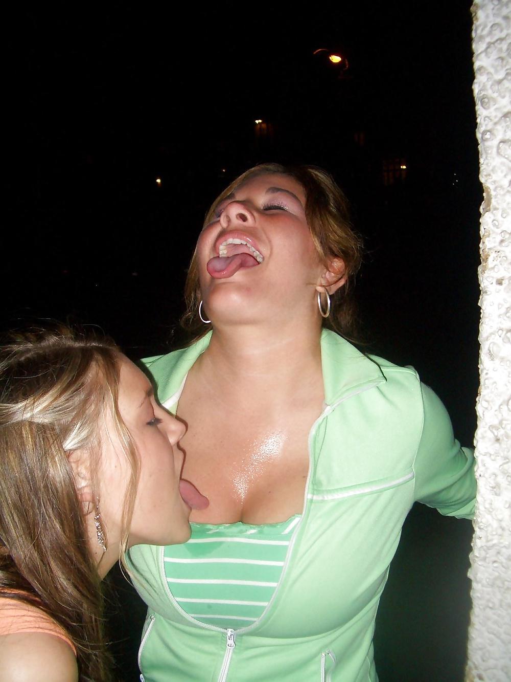 25P Girls Kissing Girls 11