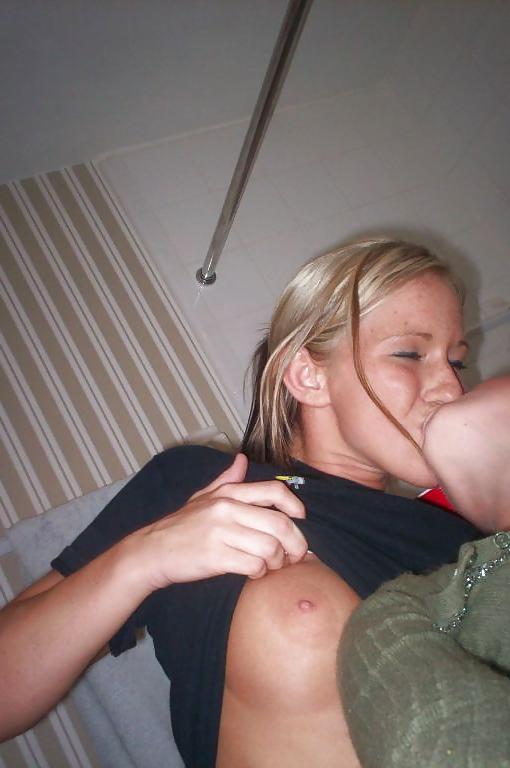25P Girls Kissing Girls 11