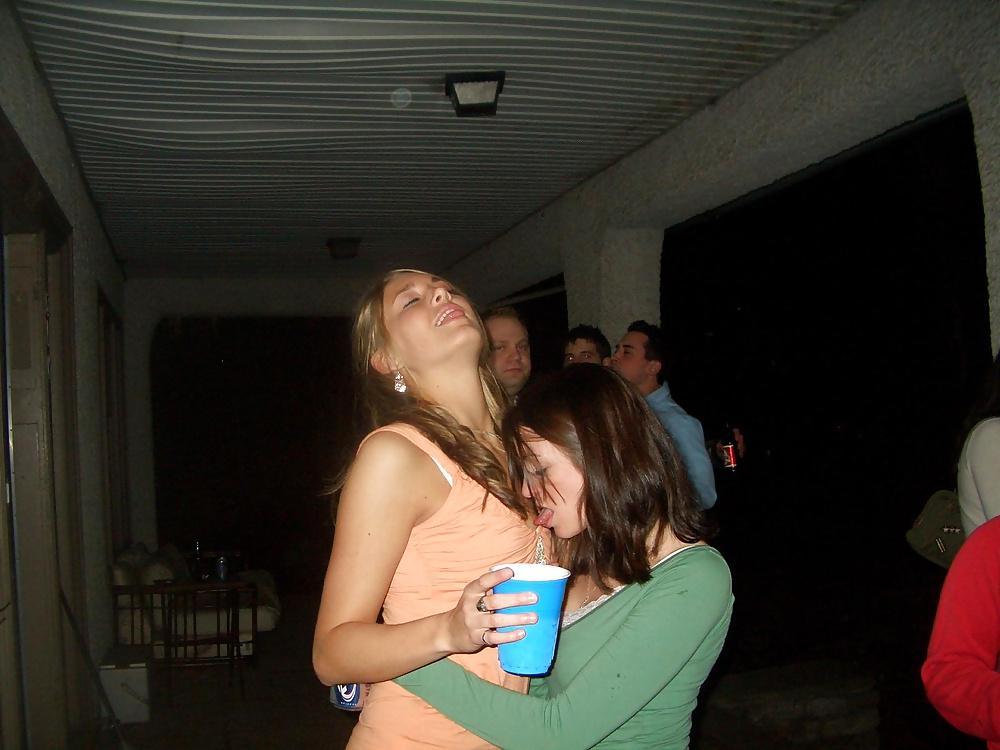 25P Girls Kissing Girls 11