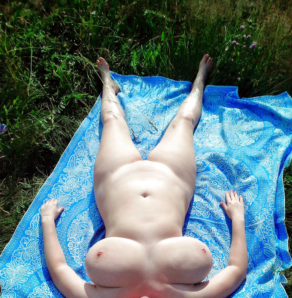 10P Nude in nature 2
