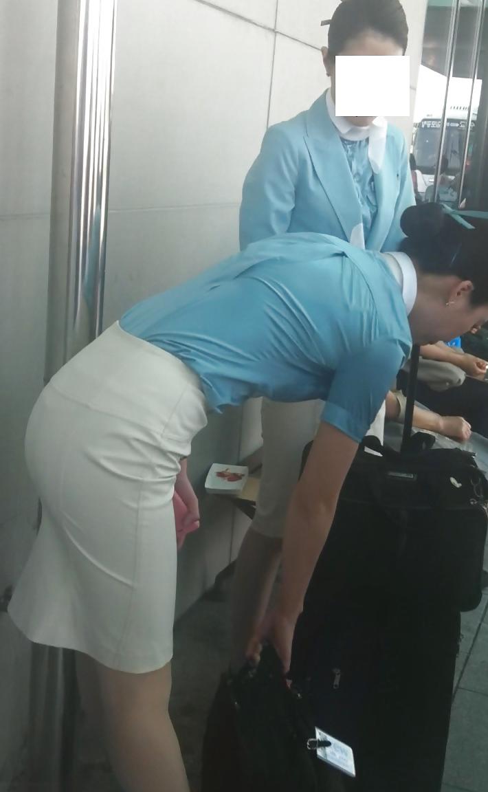 25P Korean air hostess in public